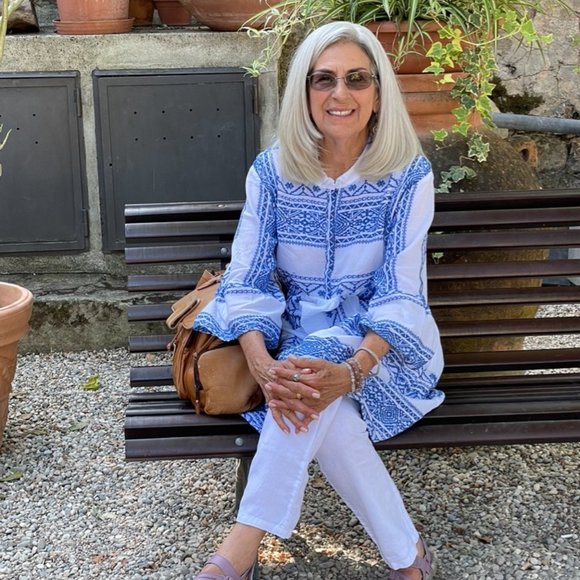 Meet your Posher, Gabriela - Picture 2 of 3